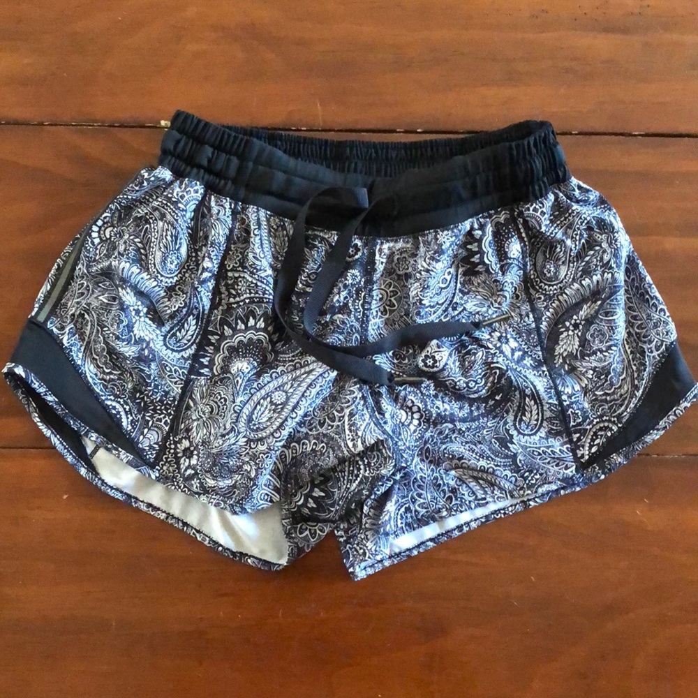Lululemon size 6 Hotty Hot shorts